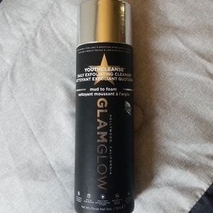 Daily exfoliating cleanser